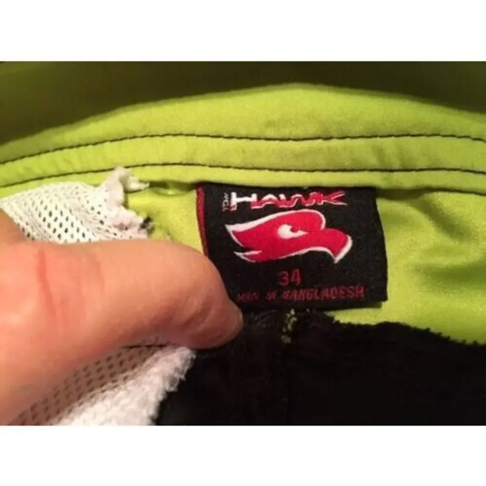 TONY HAWK SIZE 34 BOARD SHORTS